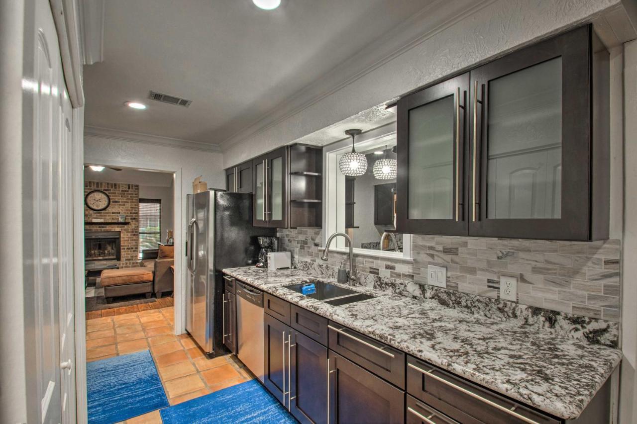 2-Story Pensacola Home With Game Room And Private Yard Zewnętrze zdjęcie
